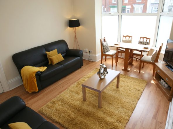 83 Carholme Rd 5 bed student accommodation house Lincoln with parking