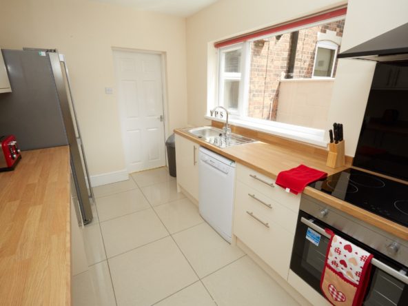 Student house accommodation Lincoln with parking