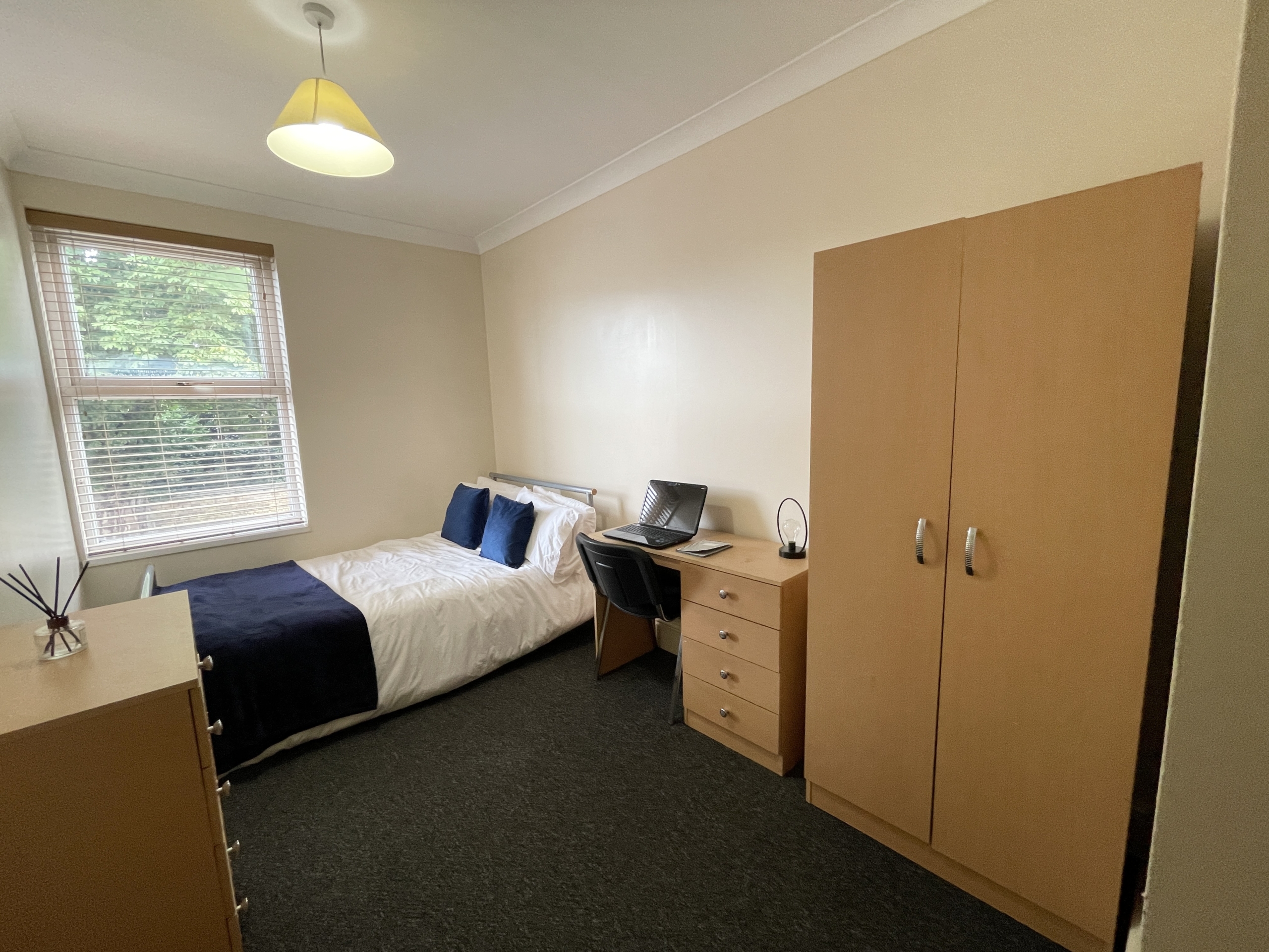 142 West Parade Lincoln student house accommodation - bedroom