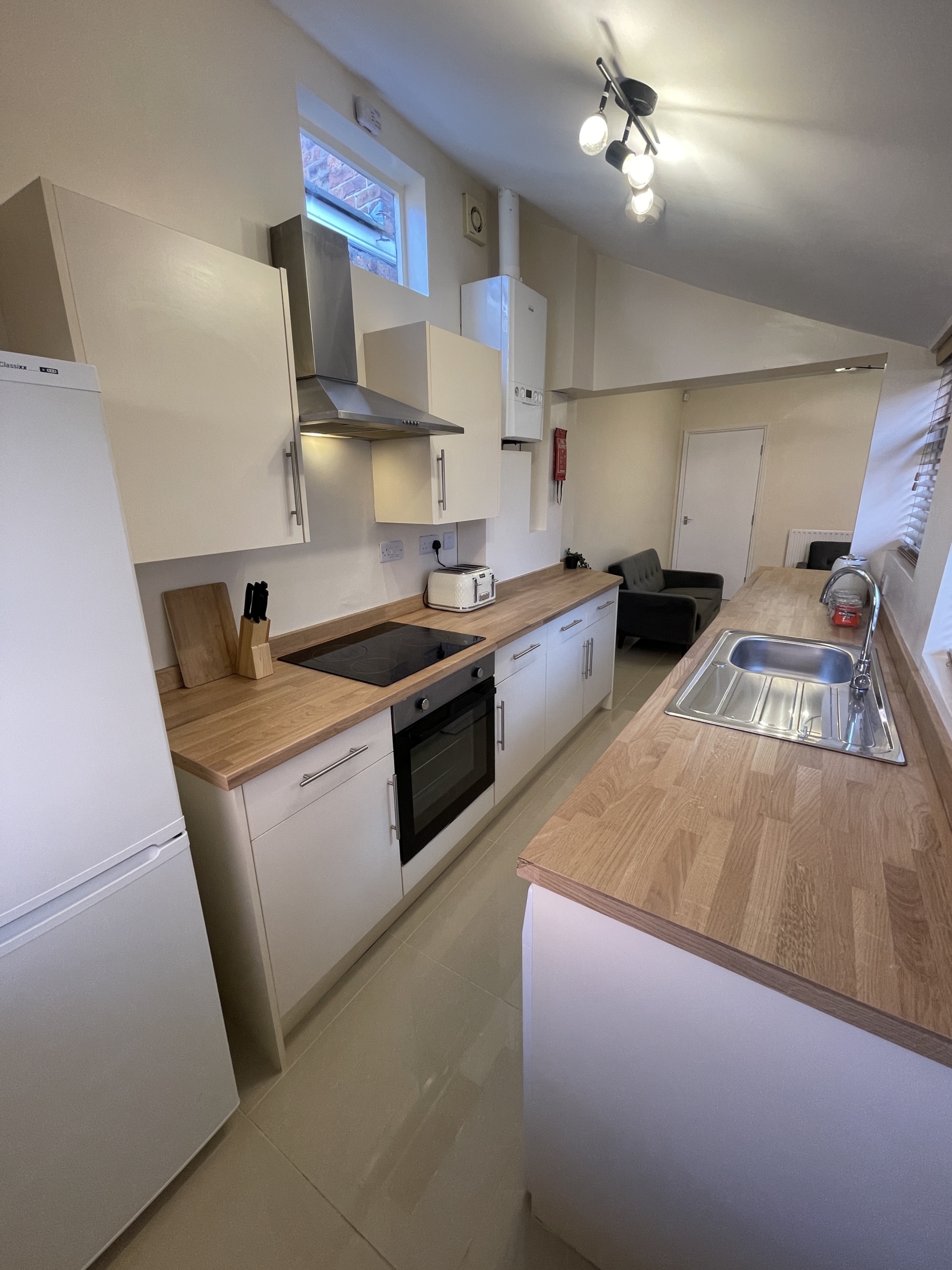 65 Newland St West Lincoln student house accommodation - kitchen