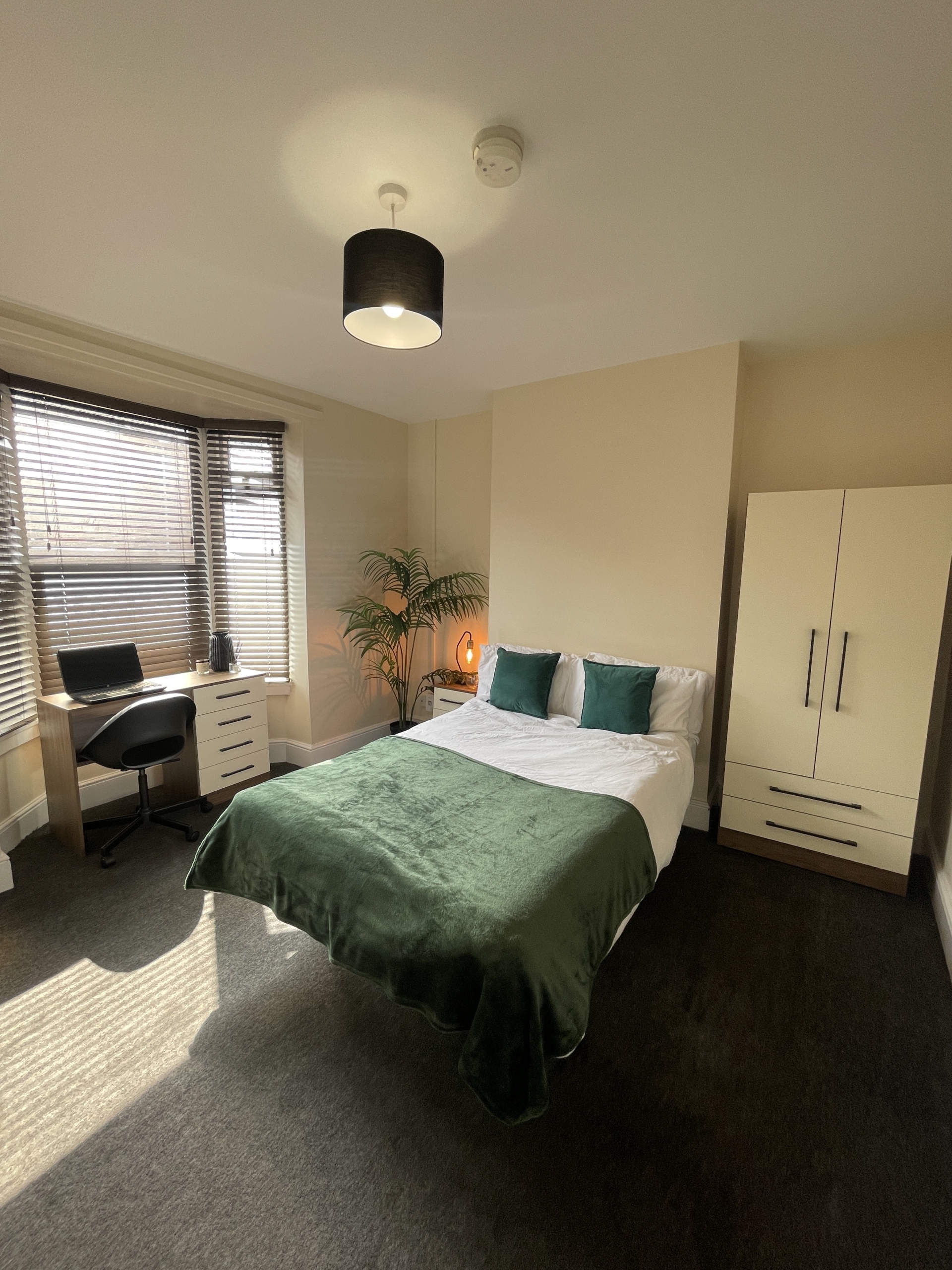 65 Newland St West Lincoln student house accommodation - bedroom