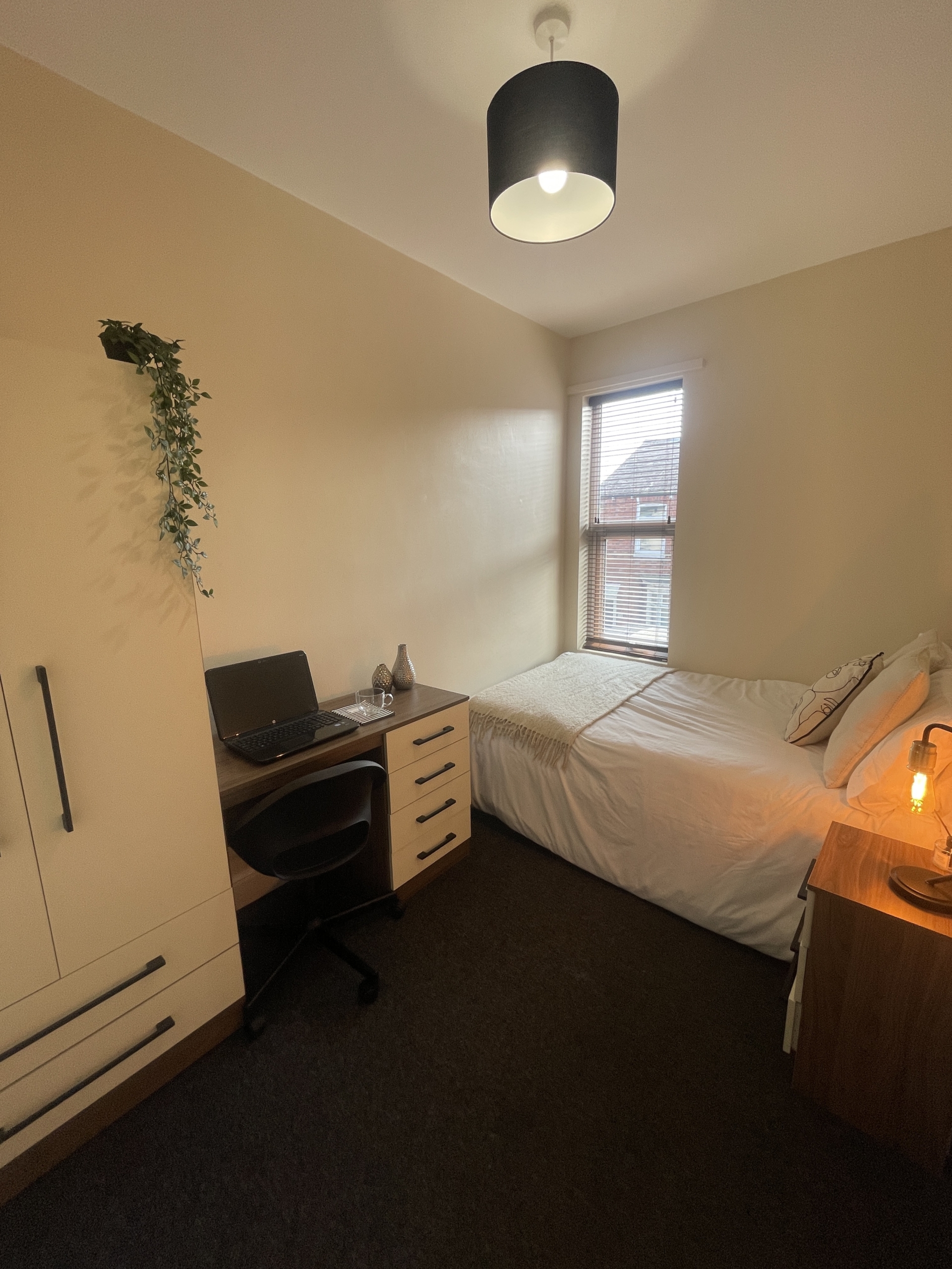 65 Newland St West Lincoln student house accommodation - bedroom