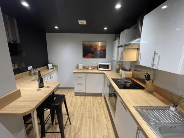 Hayes House Apartment 1 student kitchen