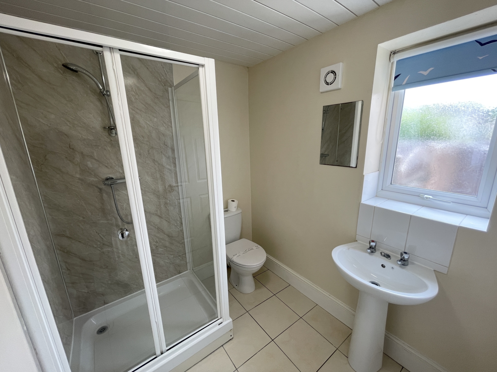 58 Newland Street West Lincoln student house accommodation - bathroom