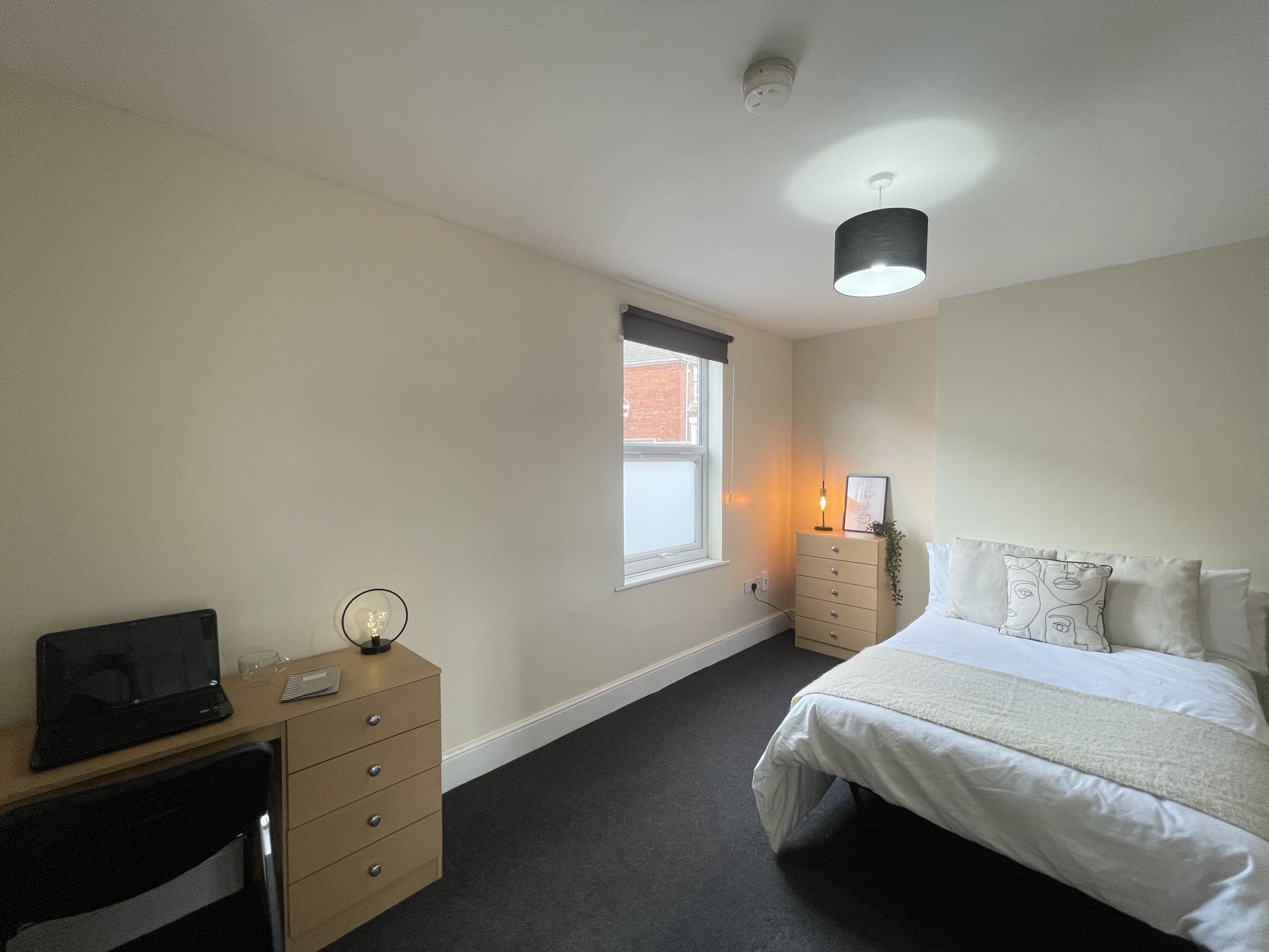 58 Newland Street West Lincoln student house accommodation - bedroom