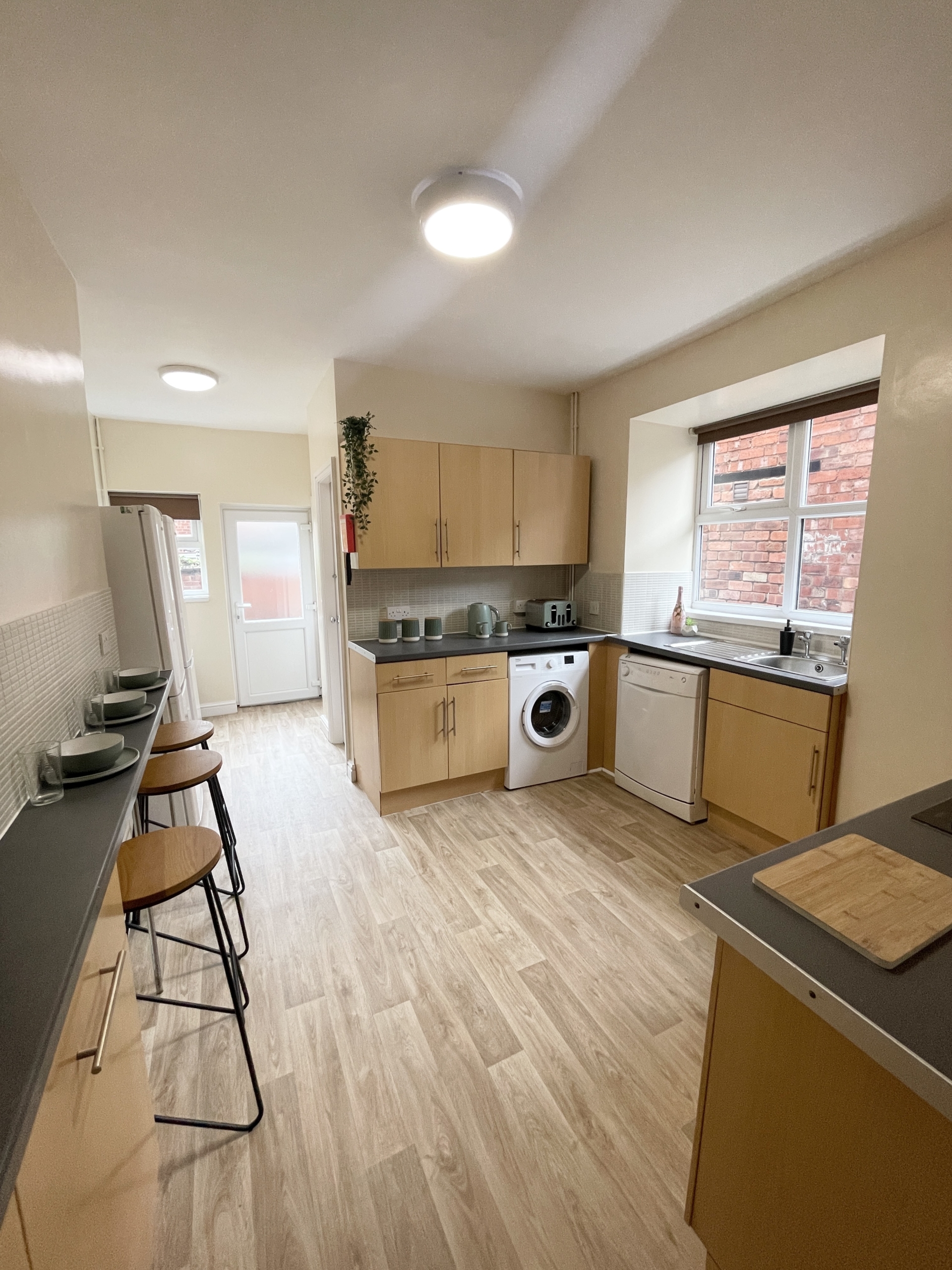 32 Whitehall Grove 6 bed student house accommodation Lincoln with parking