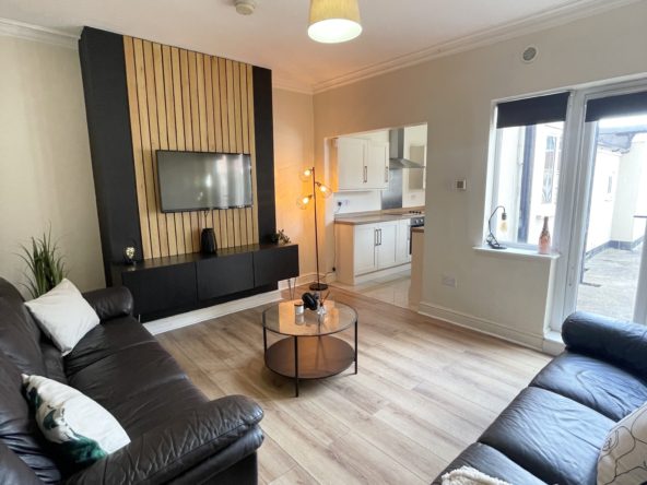 42 Carholme Rd 6 bed student house accommodation Lincoln with parking