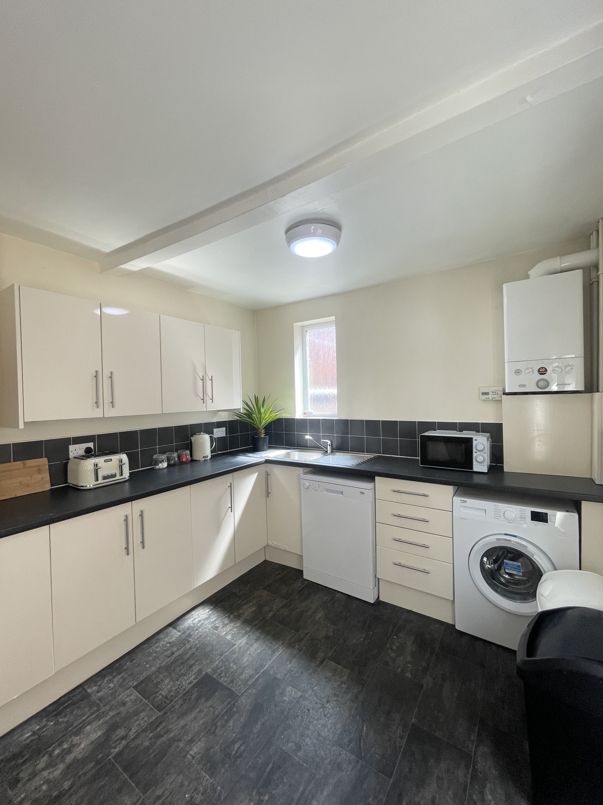 2 Westbourne Grove Lincoln student house accommodation - kitchen