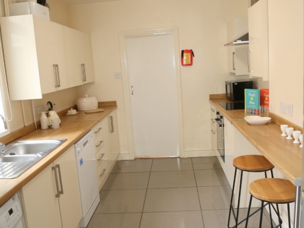 Student house 6 bed accommodation Lincoln with parking