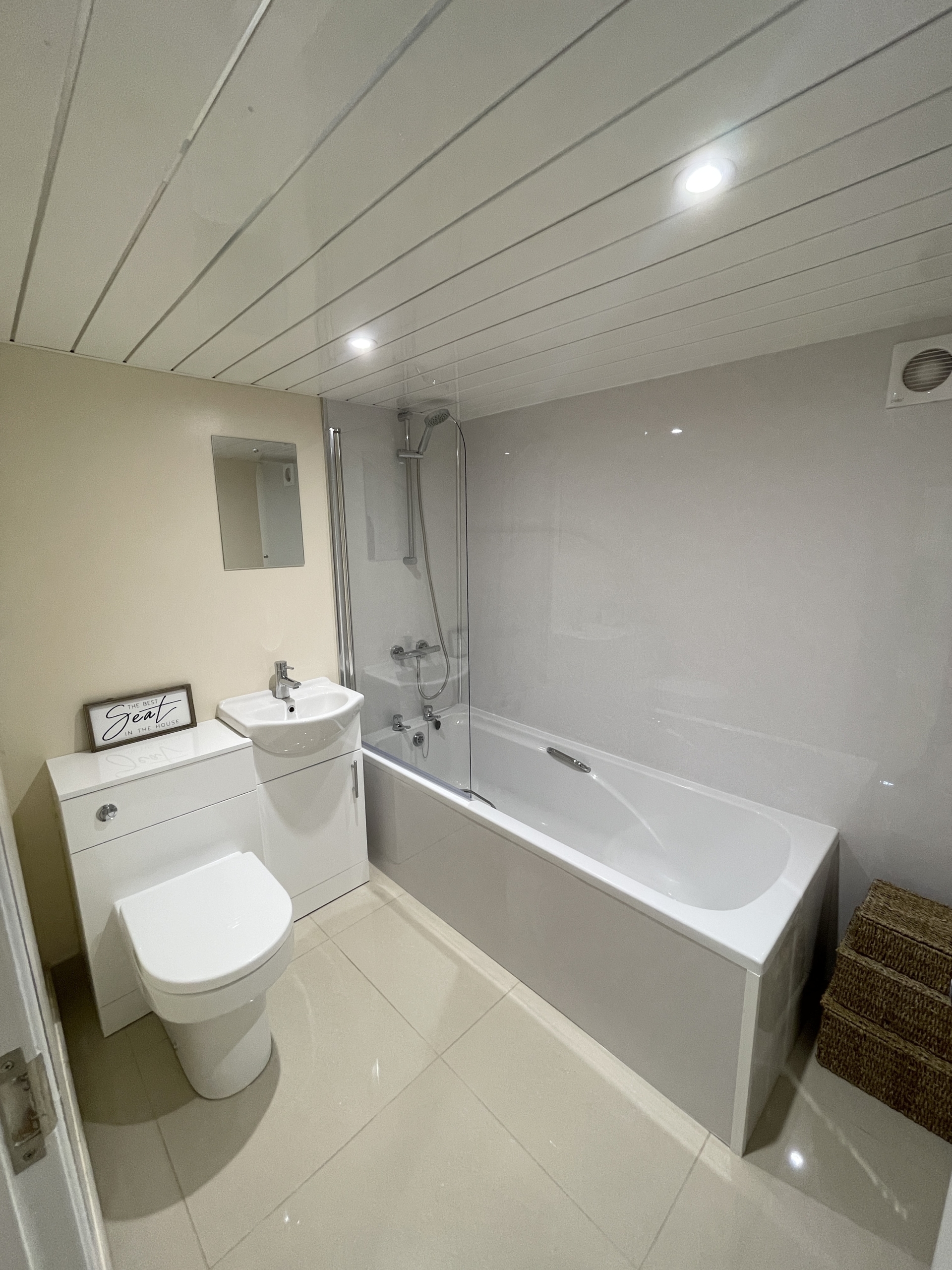 17 Nelthorpe St Lincoln student house accommodation - bathroom