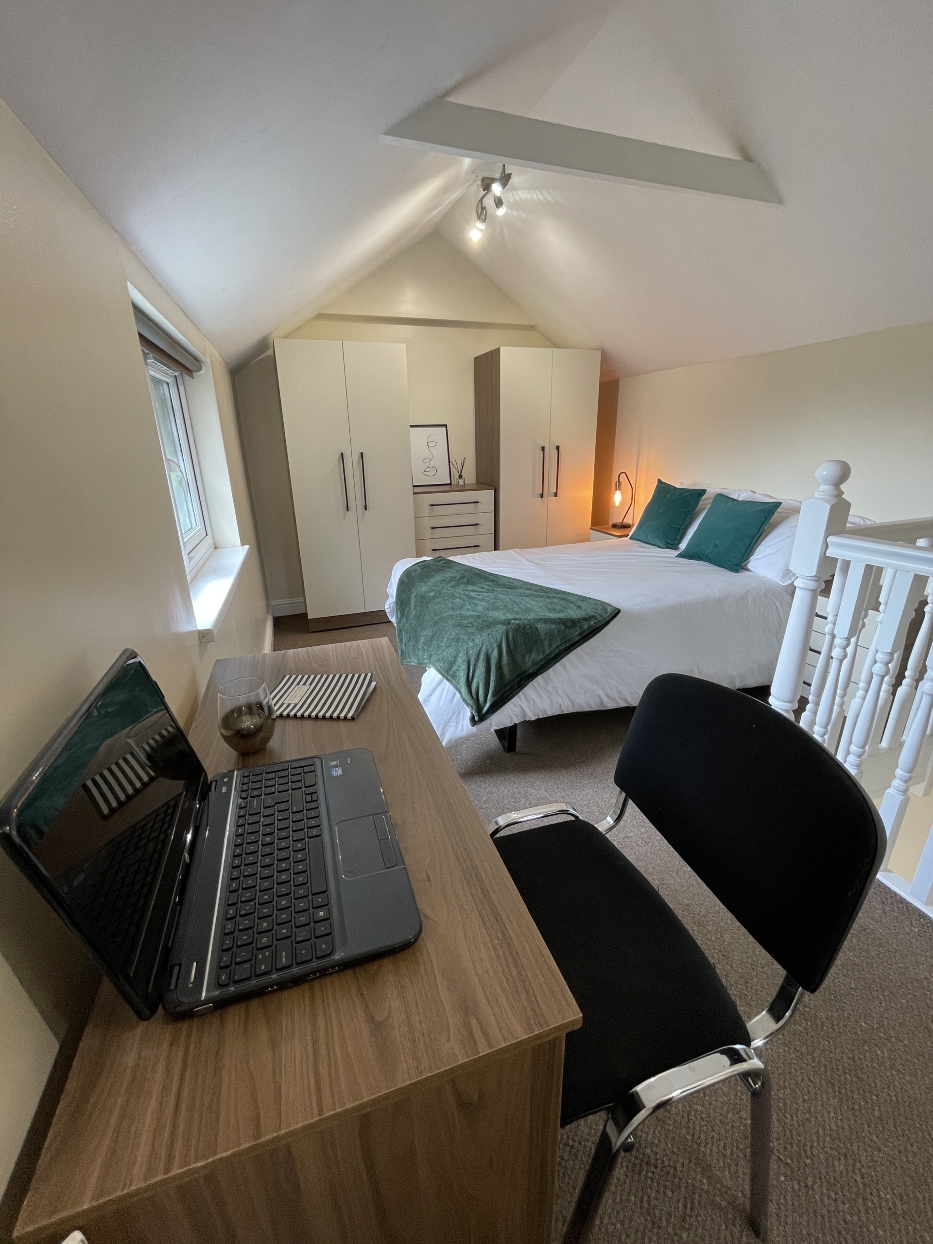 32a Whitehall Grove Lincoln student studio accommodation - bedroom