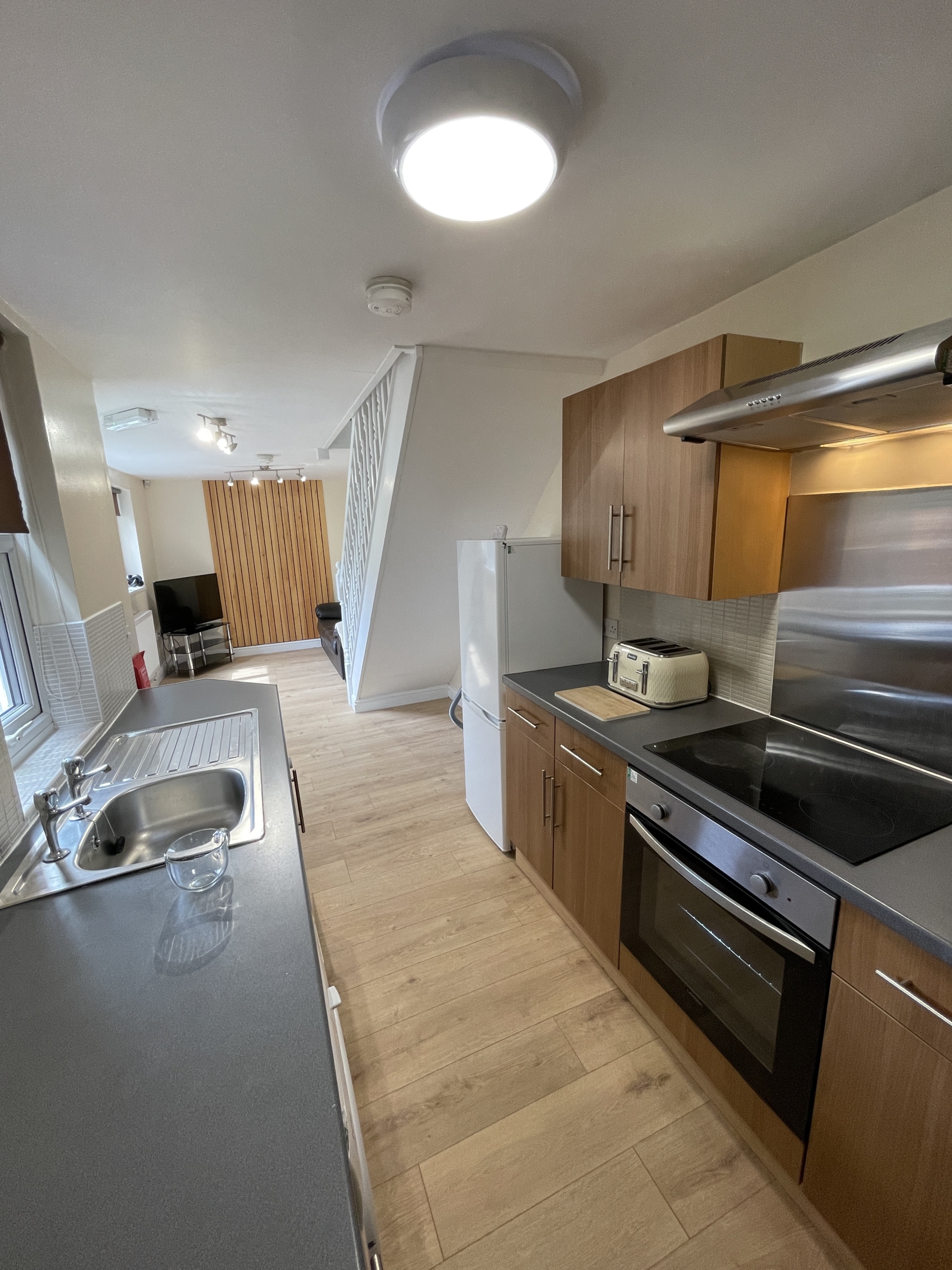 32a Whitehall Grove Lincoln student studio accommodation - kitchen