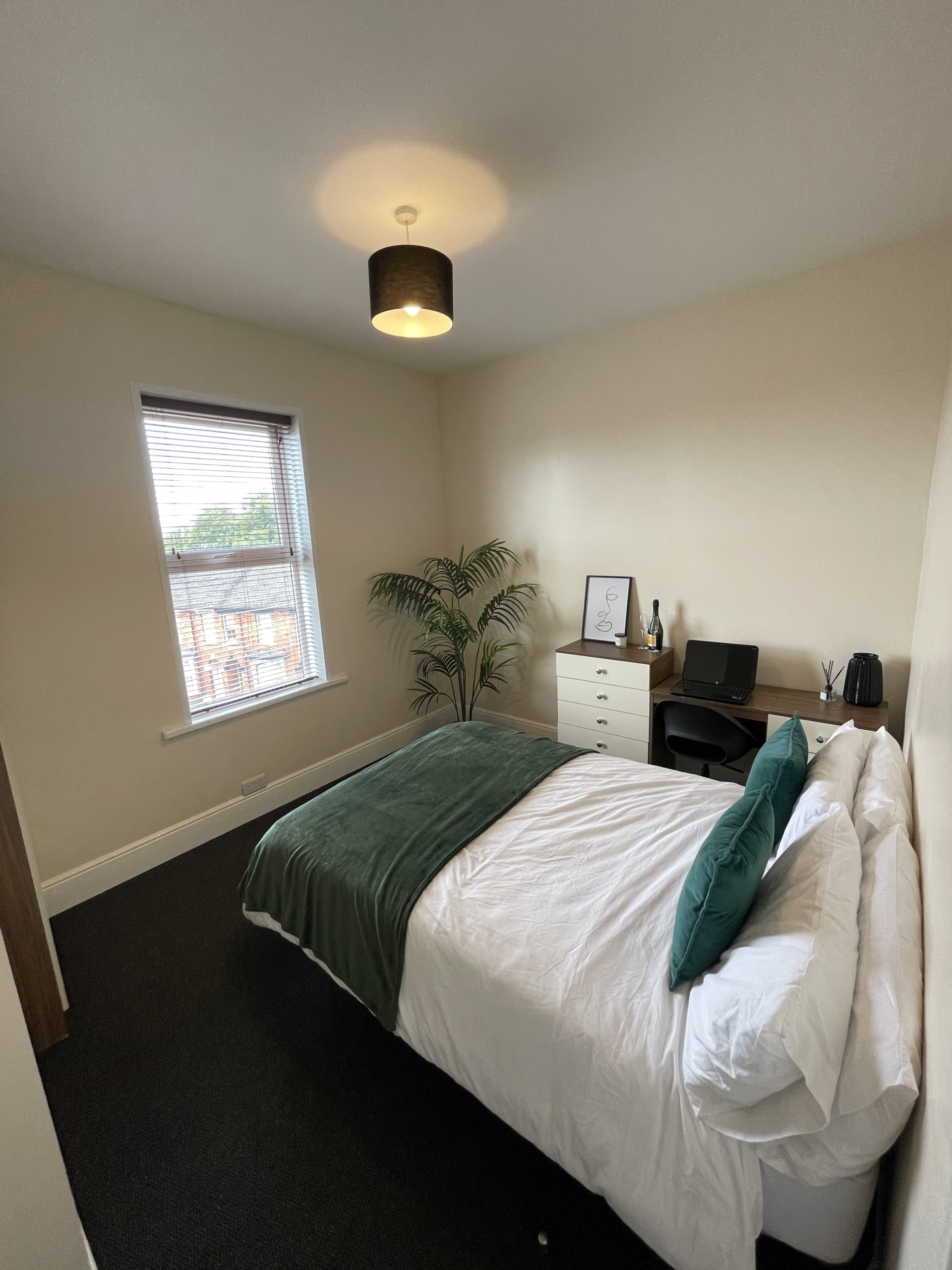 16 Yarborough Rd Lincoln student house accommodation 8 bed - bedroom