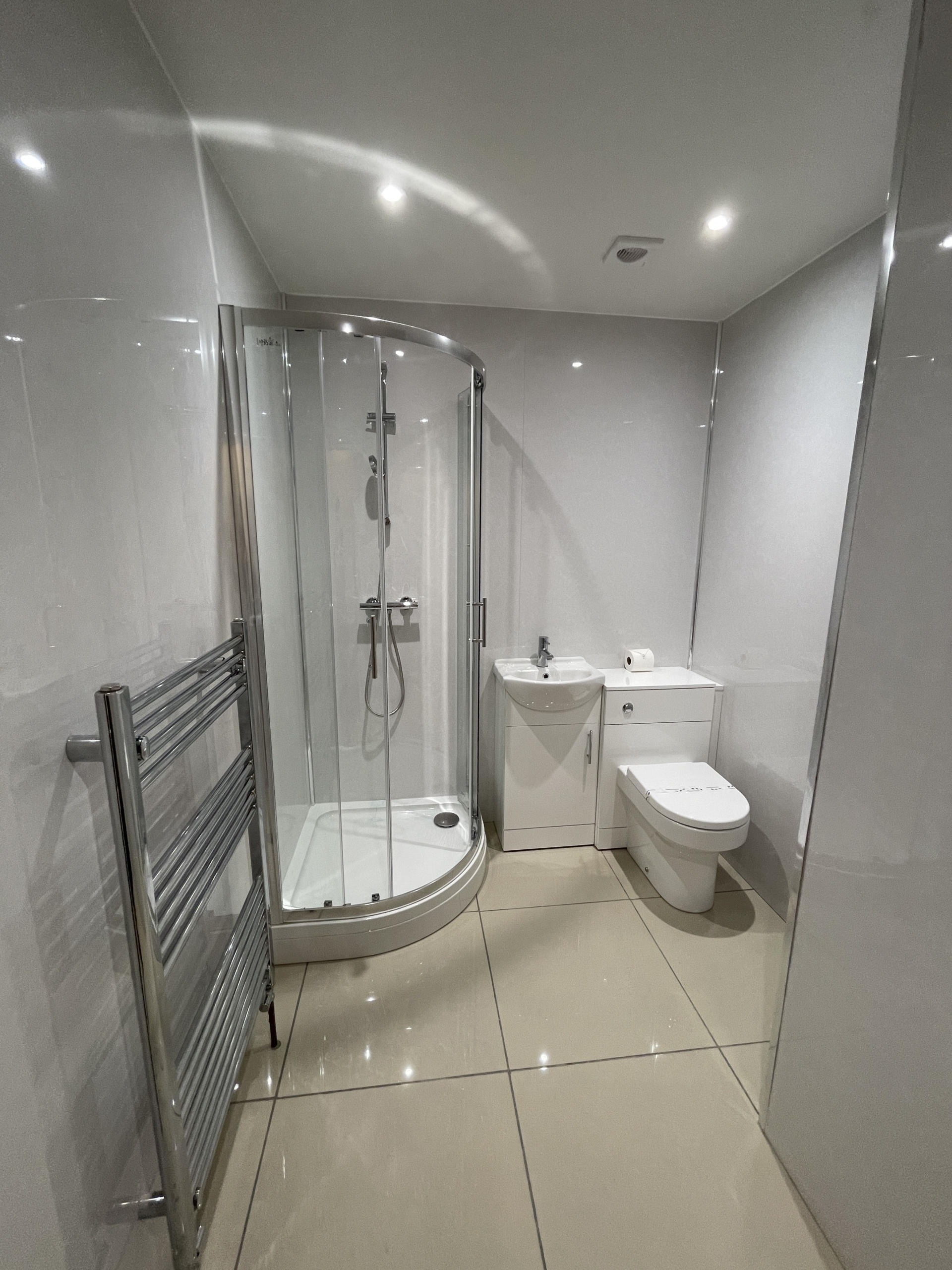 16 Yarborough Rd Lincoln student house accommodation 8 bed - bathroom