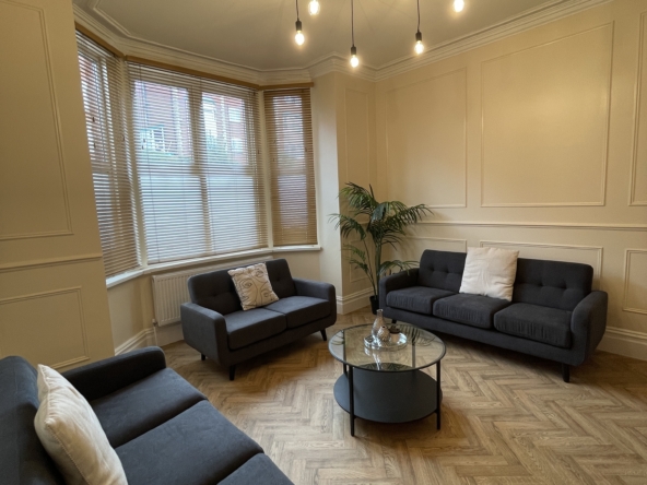 16 Yarborough Rd 8 bed student house accommodation Lincoln with parking